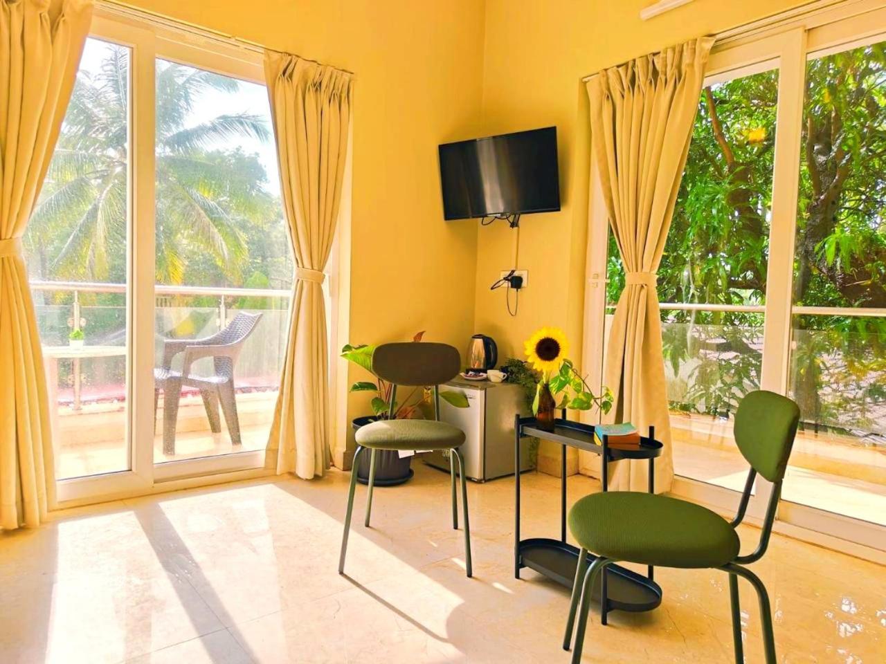 La Ritz Sea View Hotel Goa Velha Esterno foto