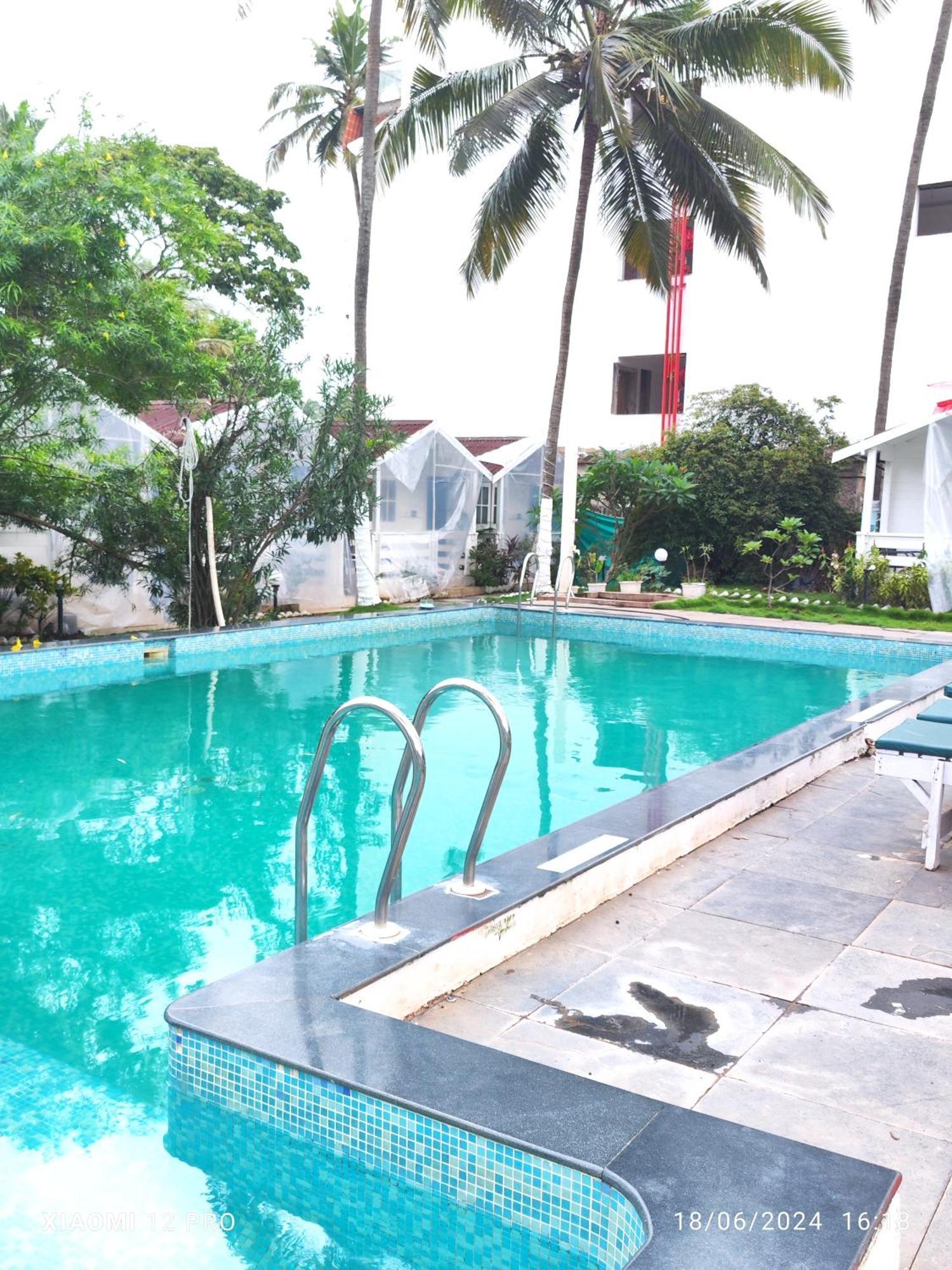 La Ritz Sea View Hotel Goa Velha Esterno foto